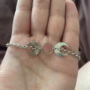 Moon choker